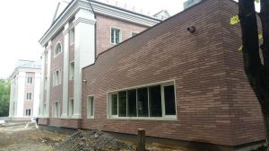 Дніпро: Підрядники вже змонтували покрівлю